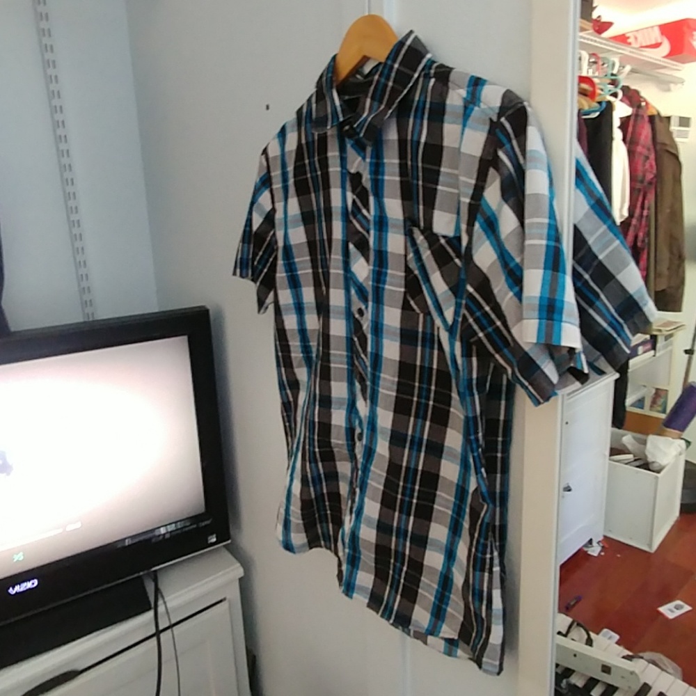 Button up - Picture 3 of 6